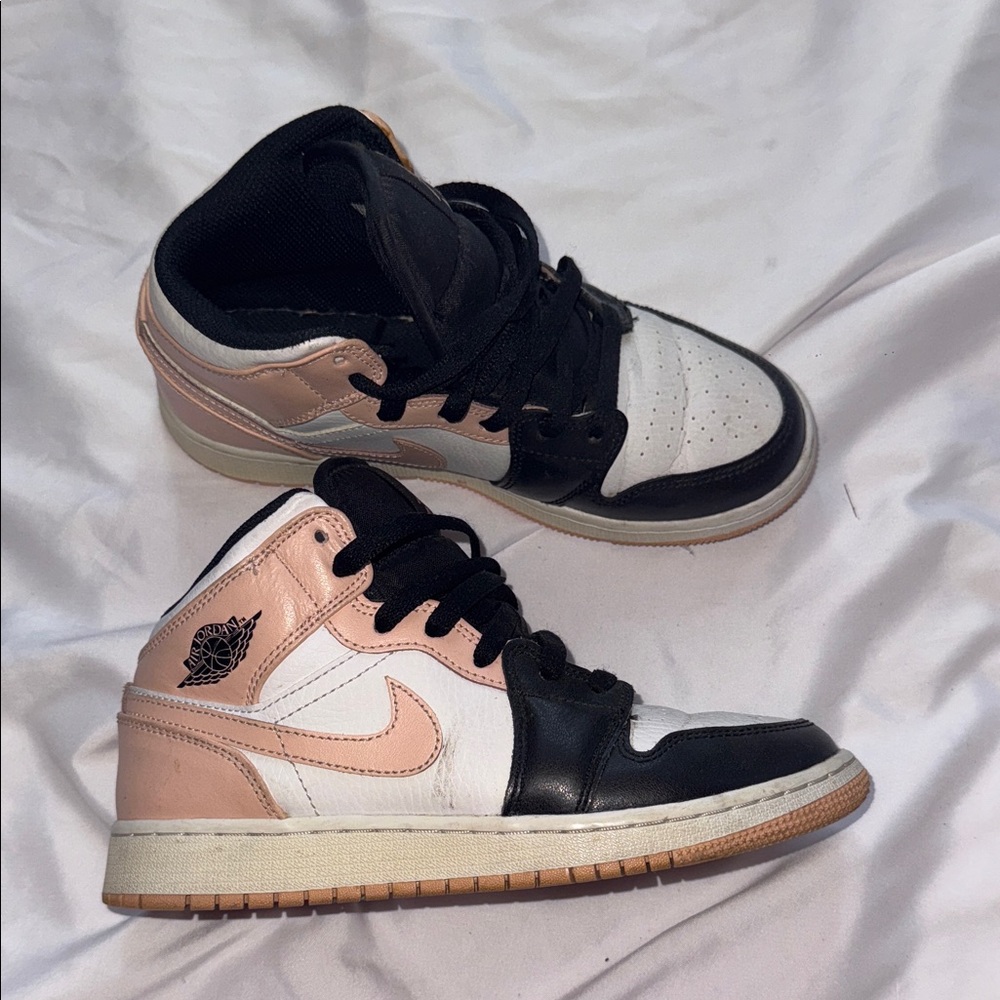 Jordan Women's Sneakers Black and Pink